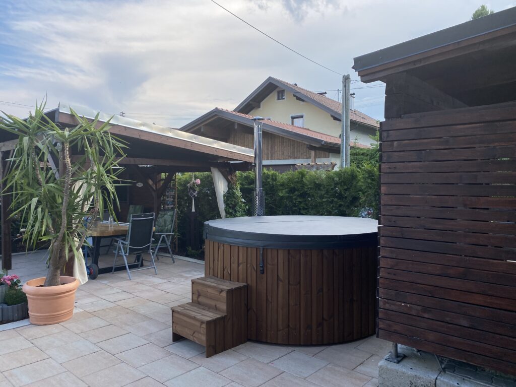 Acrylic hot tub
