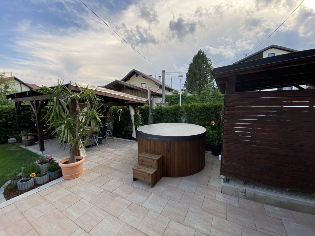 Acrylic hot tub