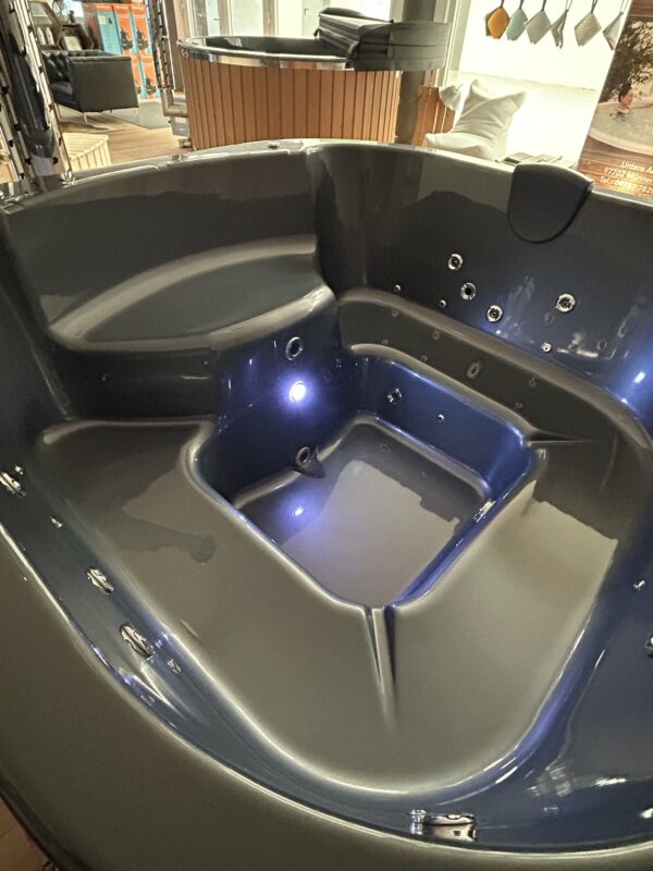 Hot Tub Acryl QUADRO bis 6 Personen Konfigurieren – Bild 6
